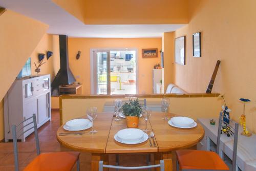 WELCS CASA ADOSADA 241 EMP con terraza al canal