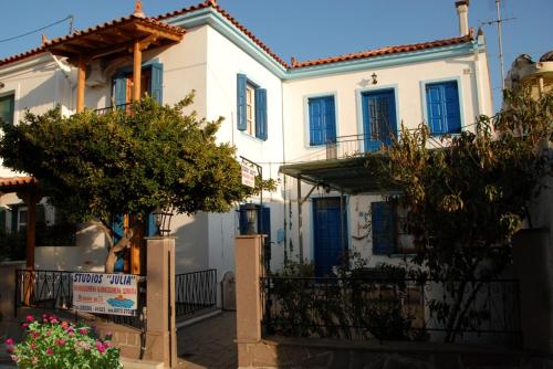 Το κτήριο όπου στεγάζεται  το διαμέρισμα