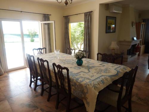 Spacious Villa Lara Estoi with heated pool