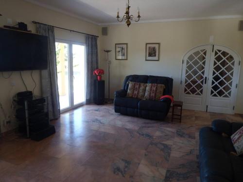 Spacious Villa Lara Estoi with heated pool