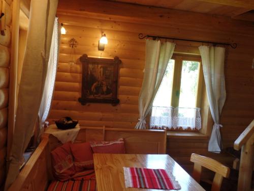 Ruang duduk di Chata pod Belianskymi Tatrami