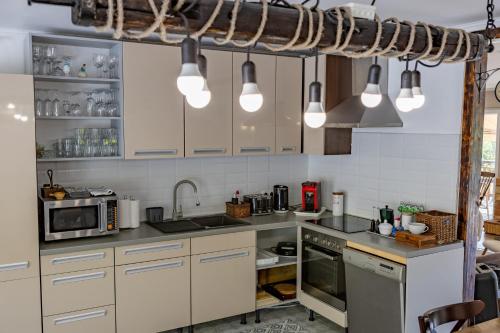 Η κουζίνα ή μικρή κουζίνα στο Diófaliget Guesthouse
