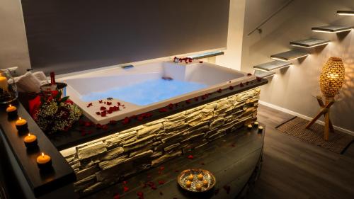 a large bath tub in the middle of a room at Klimt & Van Gogh Vista Lago by Abitare Il Tempo in Nemi
