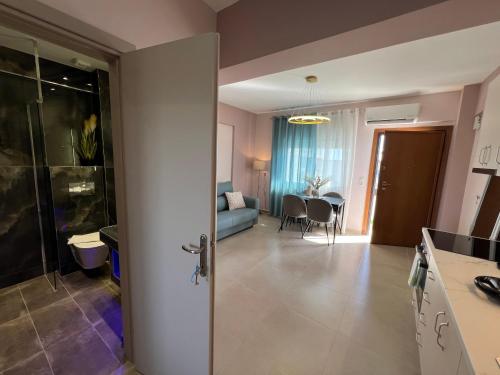 Ένα μπάνιο στο Holiday House 1- Kallithea Halkidiki