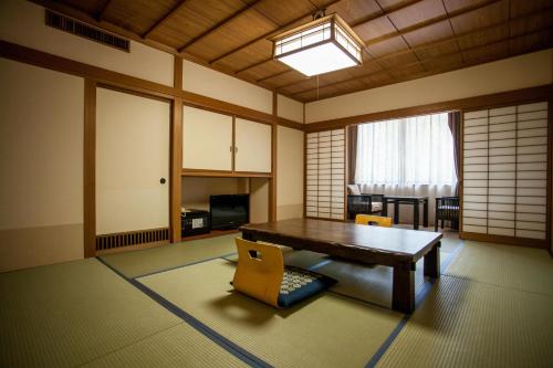 a living room with a wooden table and chairs at Izumigo Takayama Dog Paradise Hotel in Takayama
