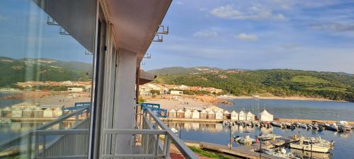 イーゾラ・ロッサにあるFronte mare Bella Vistaのギャラリーの写真