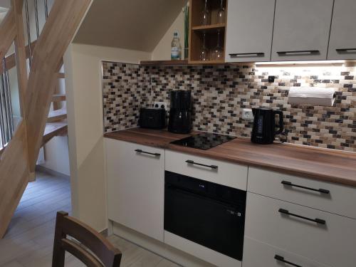 Una cocina o cocineta en Seenlandoase Reppist