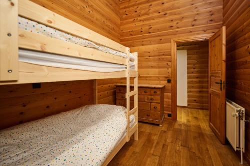 Ένα ή περισσότερα κρεβάτια σε δωμάτιο στο Chalet Le Tilleul