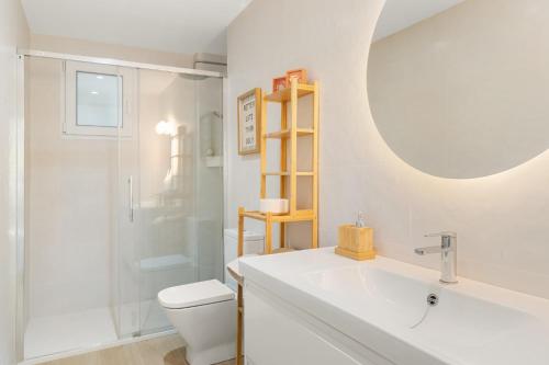 a bathroom with a sink and a toilet and a mirror at Piso Vacaciones En Fuengirola in Fuengirola