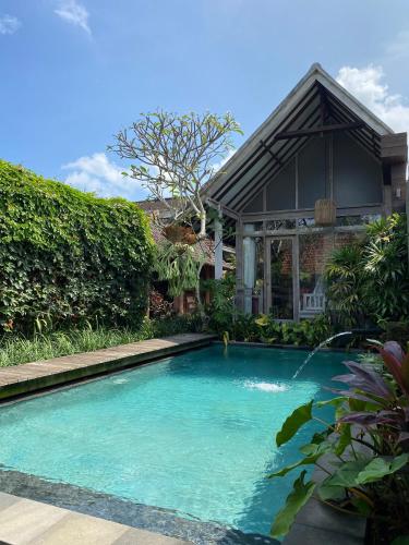 Πισίνα στο ή κοντά στο Tuwi Villa Ubud