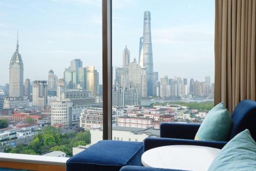 Un lugar para sentarse en Renaissance Shanghai Yu Garden Hotel on the Bund