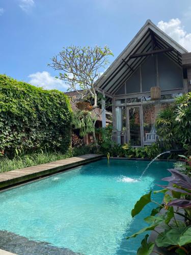 Πισίνα στο ή κοντά στο Tuwi Villa Ubud