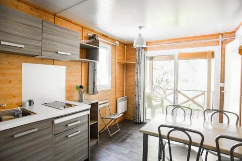 Kuchyň nebo kuchyňský kout v ubytování Tariche Centre de Vacances