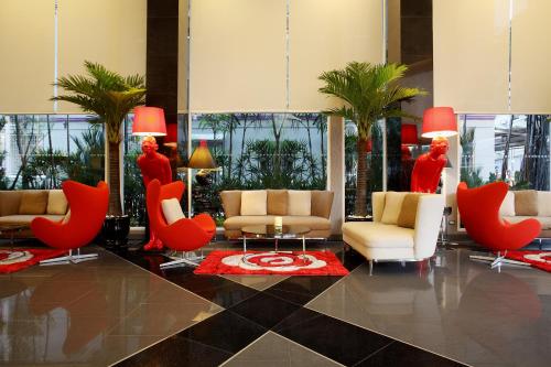 Posezení v ubytování Nova Express Pattaya Hotel