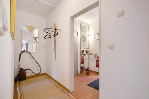 a hallway with a room with a fire hydrant at Ferienwohnung Bunsoh in Bunsoh
