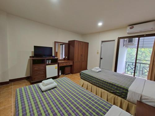 Katil atau katil-katil dalam bilik di Cabbages & Condoms Hotel Ratchaburi