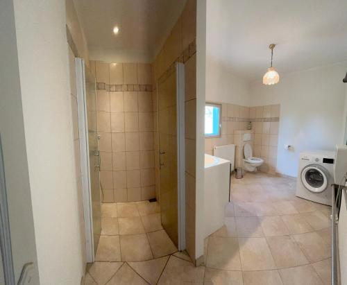 a bathroom with a sink and a washing machine at Typique Mas provençal, parc et piscine chauffée in Graveson