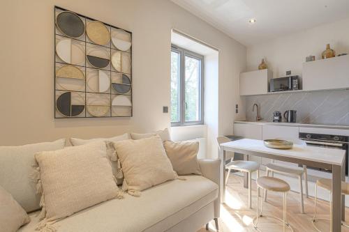 Kuchyň nebo kuchyňský kout v ubytování Superbe appartement lumineux proche de Lyon