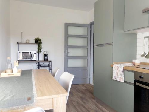 Una cocina o cocineta en QuickHome Appartamento Gelsomino