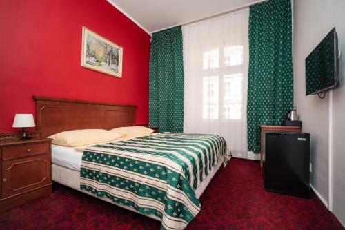 Postel nebo postele na pokoji v ubytování Hotel Czechia