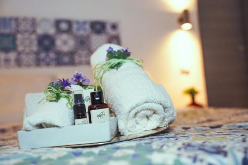 a hotel room with towels and cosmetics on a table at Residence Nonna Mariuccia in Mazara del Vallo