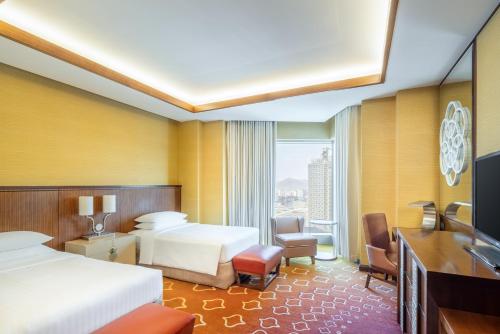 Postel nebo postele na pokoji v ubytování Marriott Hotel Jabal Omar Makkah