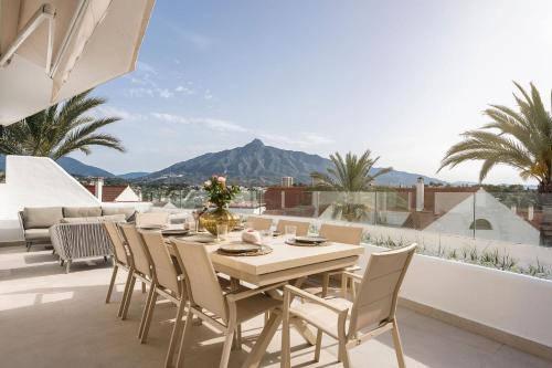 5 BR Luxury apt w Pool, garage and amazing views