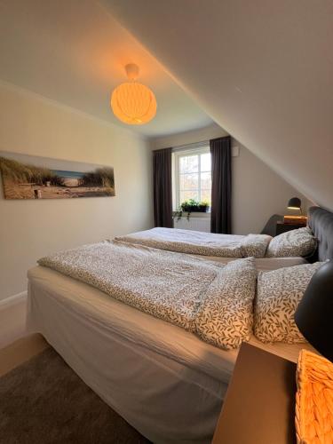 Postel nebo postele na pokoji v ubytování Newly built apartment in Höllviken