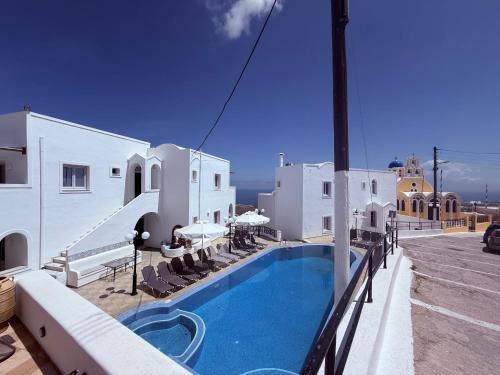 a view of a swimming pool on top of a building at Hotel Hellas in Fira