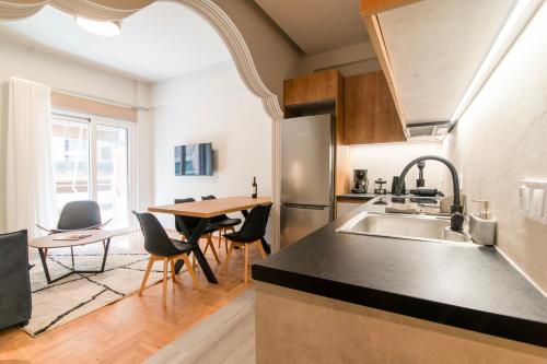A42 Renovated in 25 8 minutes to Acropolis Museum Heart of Koukaki