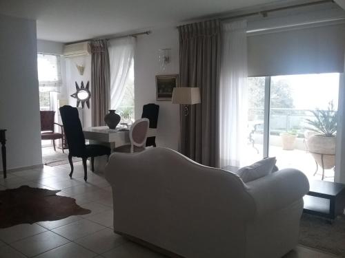 Luxury Apartment with Sea View!