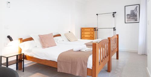 グアルダマル・デル・セグラにあるApartamento Sirena by Eden Marの部屋にベッドが2つある寝室