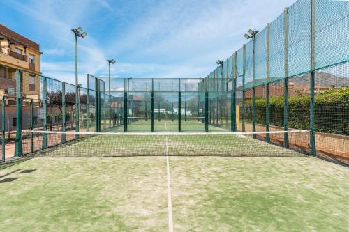 Tenis a/nebo squash v ubytování Ágora Alhambra nebo okolí
