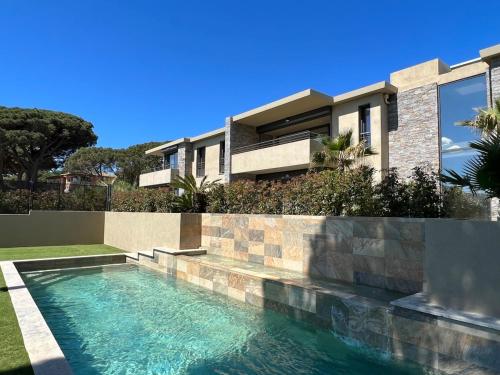 La Croisette, YourHostHelper