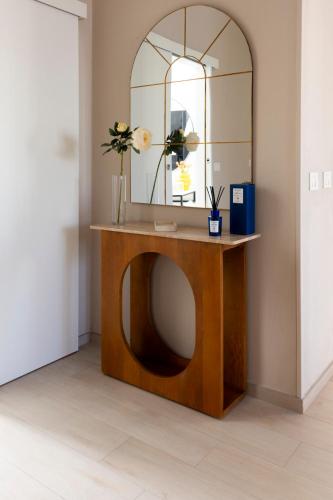 a dressing table with a mirror on top of it at Henry's House in Parma