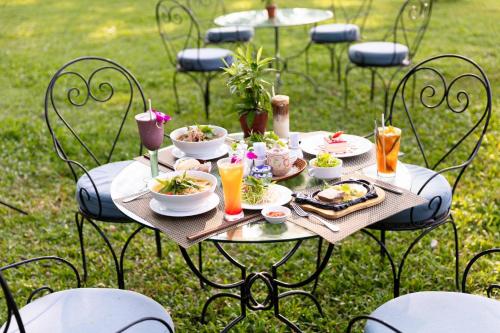 Mad på resortet eller i nærheden