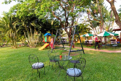 Victoria Can Tho Resort — Garden view