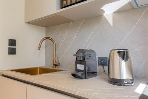 Kuchyň nebo kuchyňský kout v ubytování Appartement cosy et lumineux, Ecully