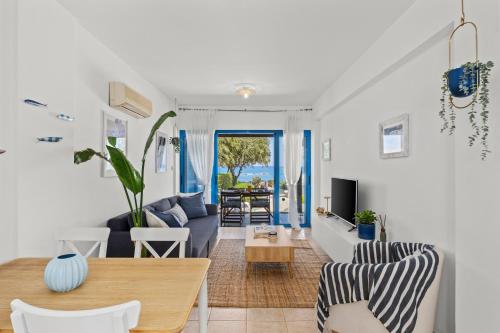 Aura Beachfront Residence by Nomads