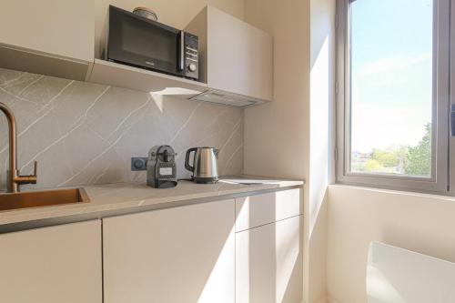 Kuchyň nebo kuchyňský kout v ubytování Appartement cosy et lumineux, Ecully