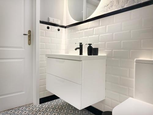 Koupelna v ubytování Studio Premium with Air Conditioning for couples in the heart of Krakow, Main Square