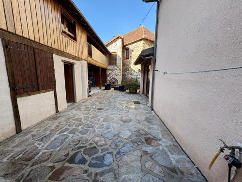an alley between two buildings with a bike parked next to it at Petite maison avec cour fermée in Beaulieu-sur-Dordogne