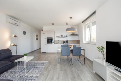 Kuchyň nebo kuchyňský kout v ubytování Apartment The View by SeeAdria Agency