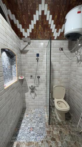 Ένα μπάνιο στο Lilys Garden Guest House