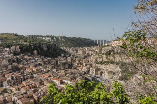 a view of the city from the top at B&B Il Giardino Dei Mandarini in Modica