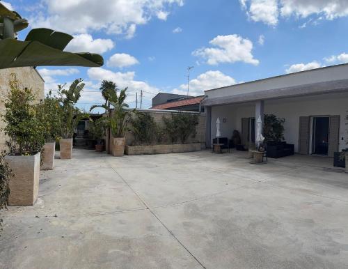 a large patio with plants and a building at Dear Mary, B&B romantico vicino Lecce nel cuore del Salento in San Cesario di Lecce