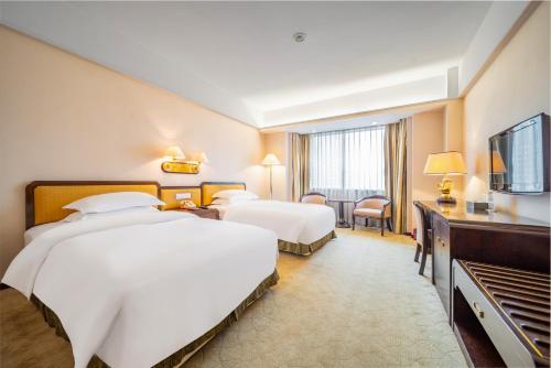 Postel nebo postele na pokoji v ubytování Zhongshan International Hotel