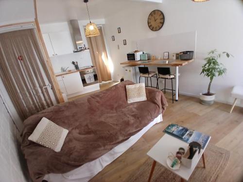 a living room with a couch and a table at Au Petit Wissant in Marquise