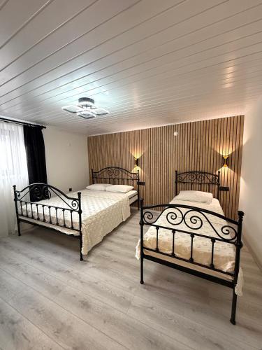 Entire 4-BR Historic Greek Home in Cunda Island