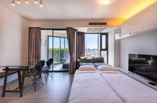Ένα ή περισσότερα κρεβάτια σε δωμάτιο στο 2BR Luxury Hip condo Ari, BTS